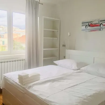 Pojisanska 32 سبليت
